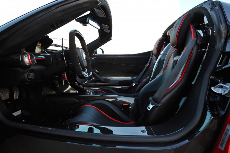 Интерьер Ferrari LaFerrari Aperta 2016 года  (NA) (фото 25 из 25)